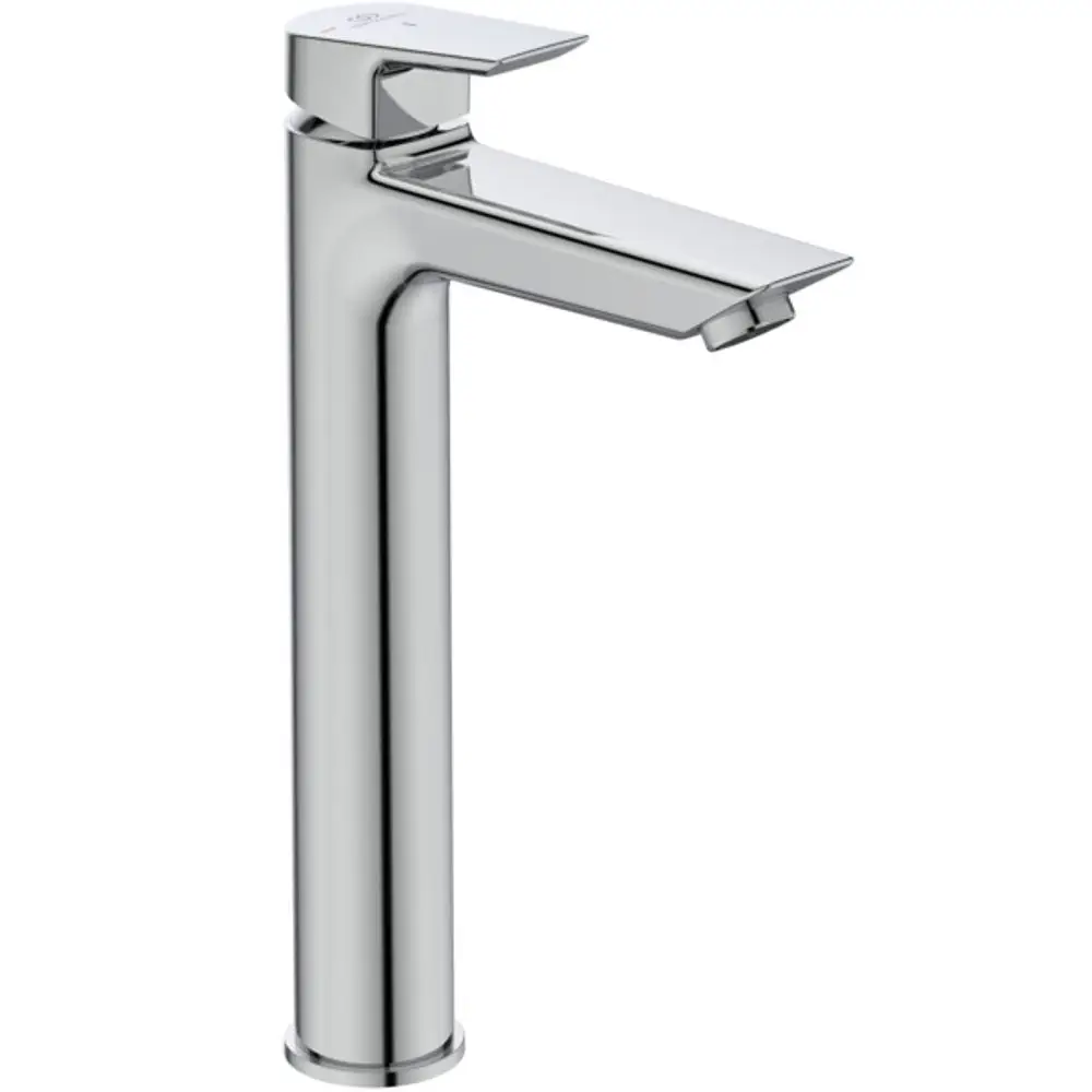 Chromfarbener Wasserhahn von Ideal Standard mit flachem Auslauf und seitlichem Bedienknopf. Geeignet für moderne Waschbecken.